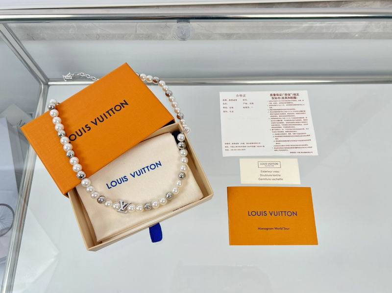 LV Necklace 03lyr519